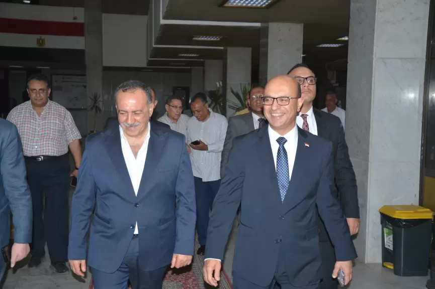 رئيس الجامعه يهني محافظ اسيوط