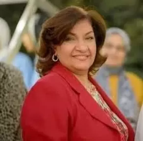  النائبة ايفلين متى