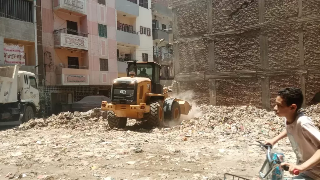 رفع القمامه بعد شكوه المواطنه 