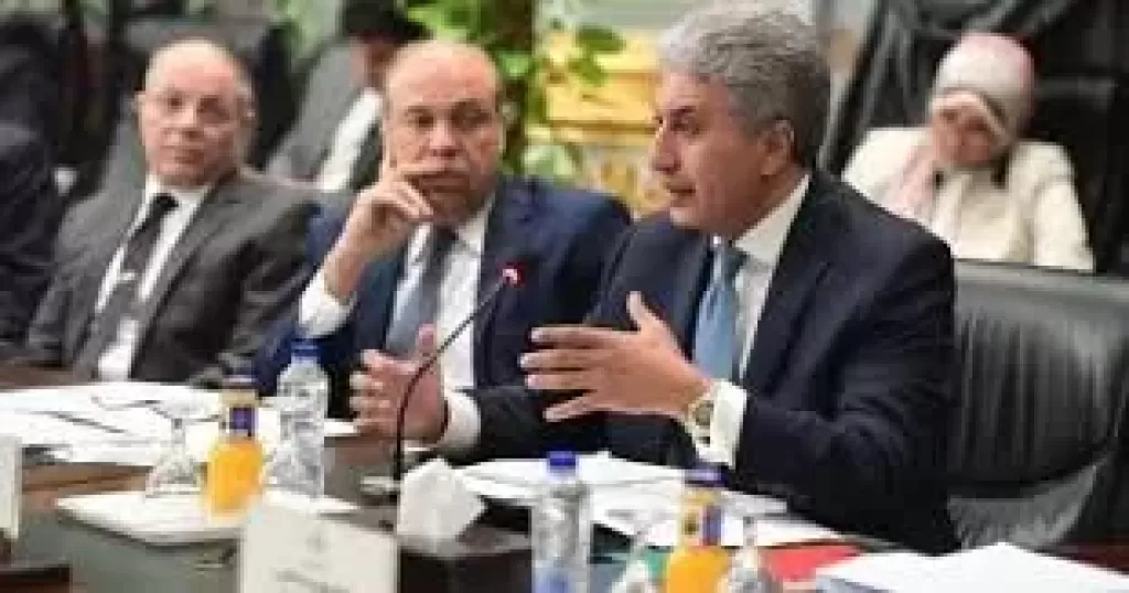 وزير السياحه للنواب