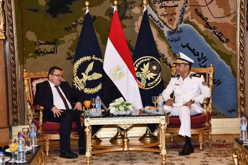 عميد كليه حقوق اثناء الزياره الاكاديميه