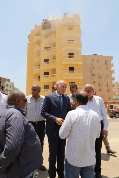 محافظ القاهرة يتفقد اعمال ازالة بادوار مخالفة 