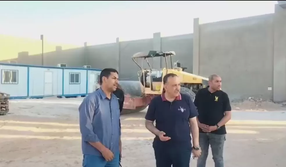 محافظ  في مصنع مخالفات الصلب
