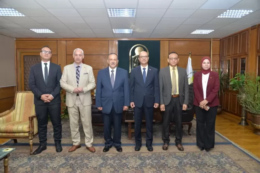 رئيس الجامعه ومحافظه اسيوط
