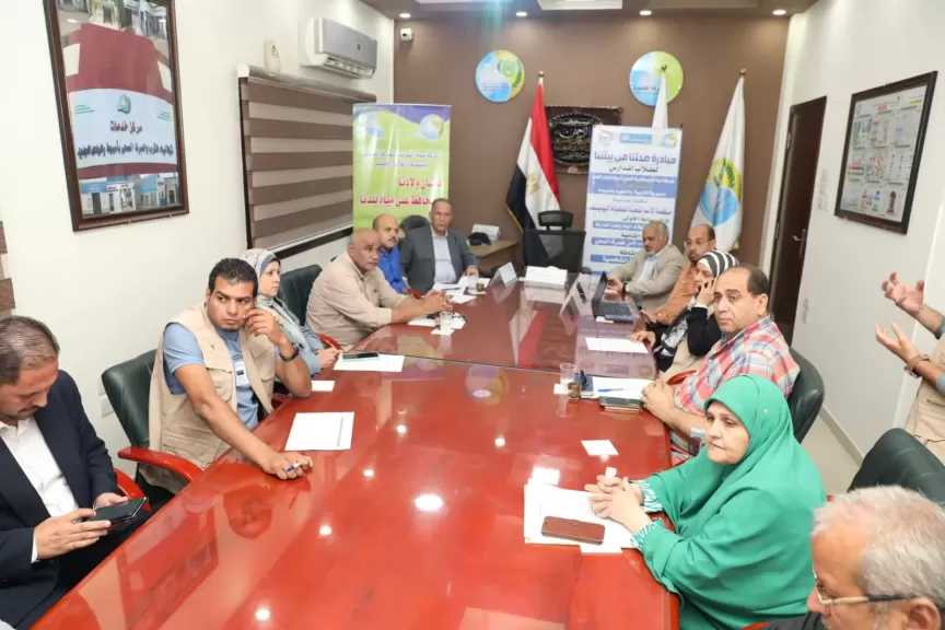 جانب من لاجتماع رئيس شركة المياه 