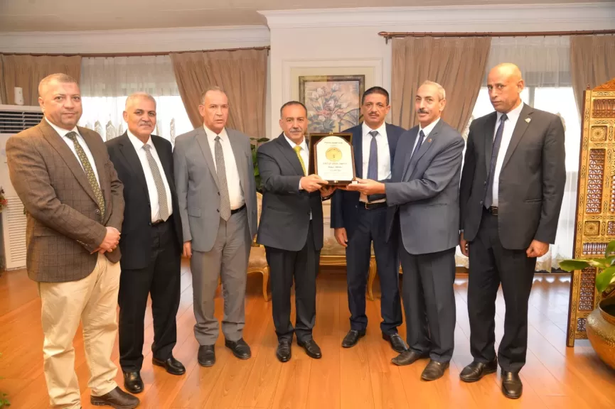 محافظ أسيوط 