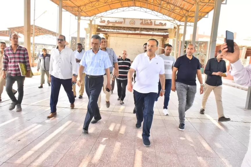 محافظ اسيوط تتفقد مشروع النهري