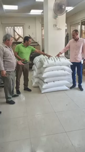 اثناء ضبطيه السماد