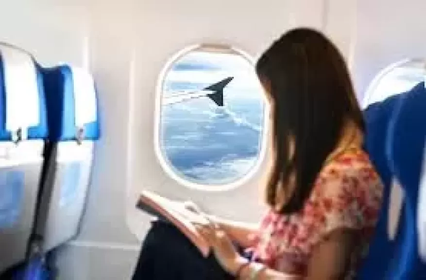  السفر بالطائرة