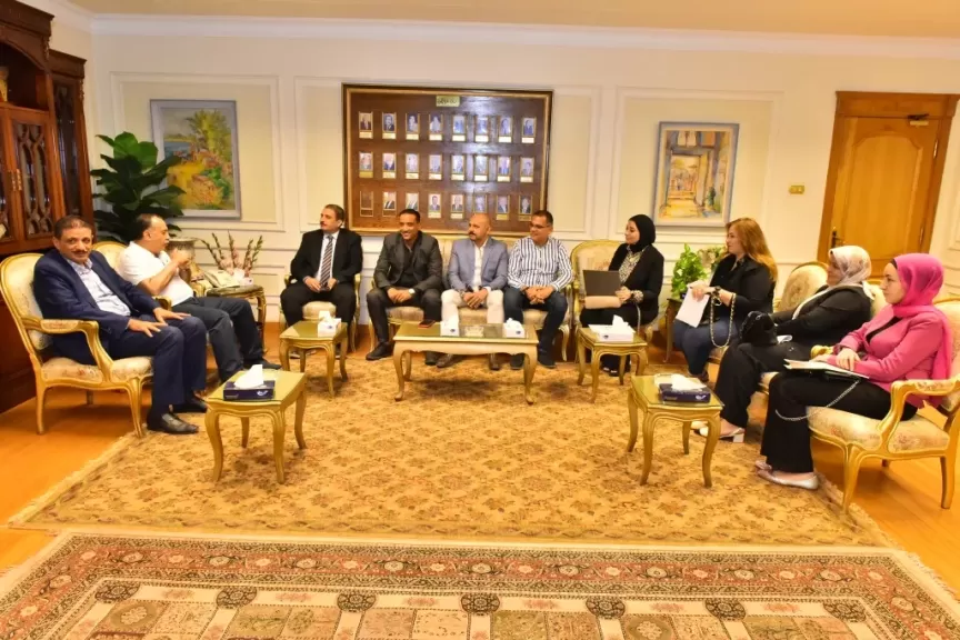 المحافظ يستقبل. وفداً من الضرائب