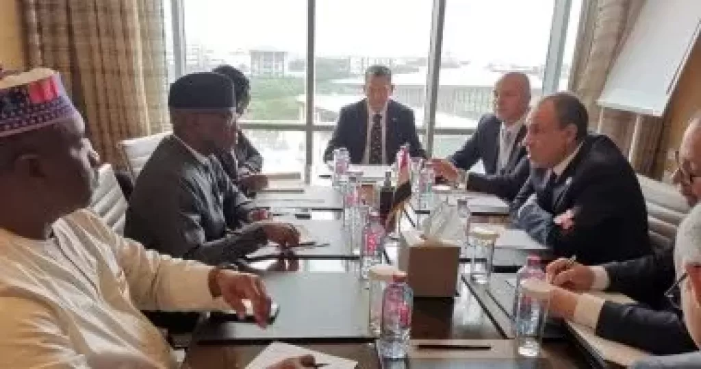 بدر عبد العاطى فى الاجتماع