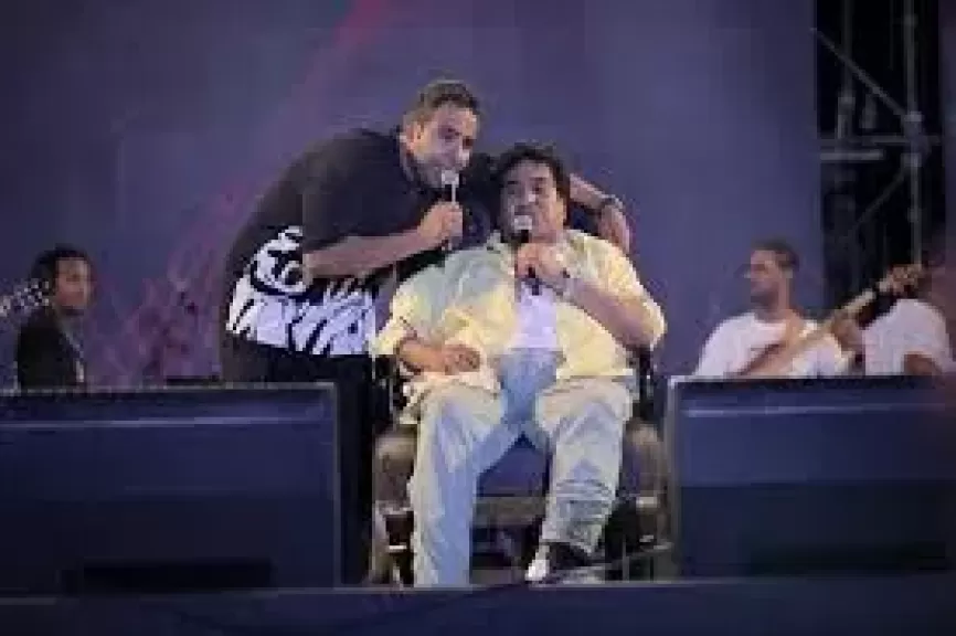 عدوية الكبير يظهر مع نجله محمد