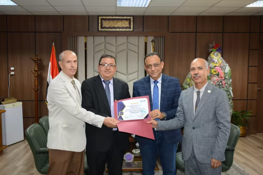 عميد كليه حقوق شهاده الاعتماد