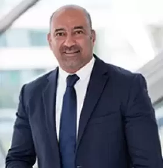 محمد أبو طالب نائب الرئيس التنفيذي لشركة المصرية للاتصالات وي