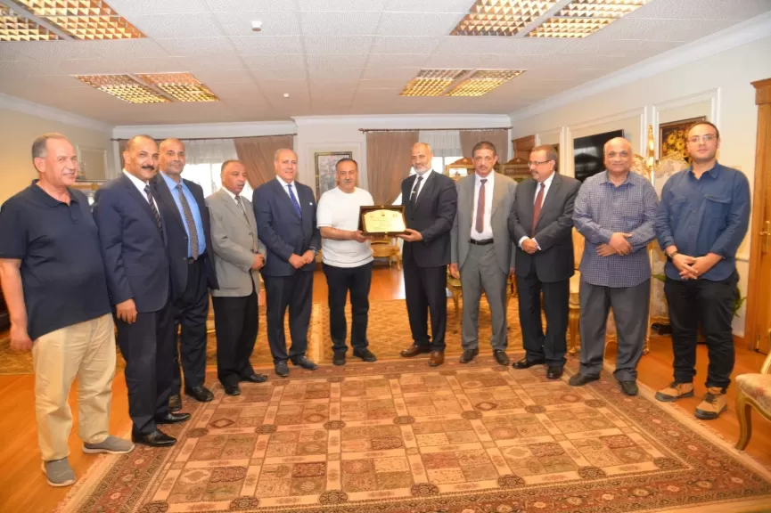 محافظ أسيوط 