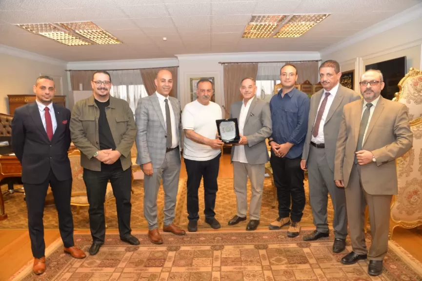 محافظه اسيوط يستقبل نقيب الصيدله