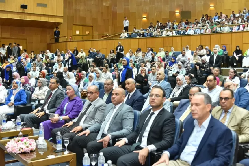 نائب رئيس الجامعه لشؤون البيئه
