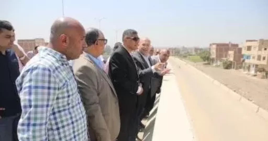 محافظ الجيزة يتفقد سير العمل بالمحاور المرورية الجديدة