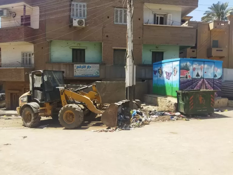 اثناء رفع القمامه 