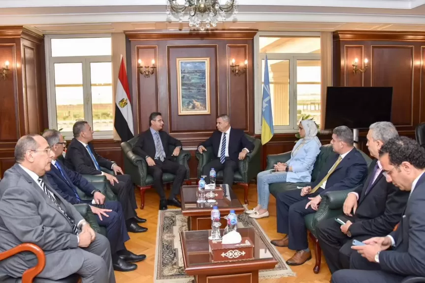 وزير التموين ومحافظ الإسكندرية 