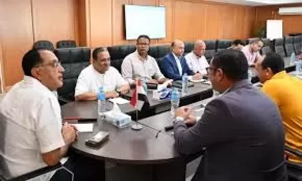 رئيس الوزراء يوجه بمتابعة موقف تعويضات الأهالى 
