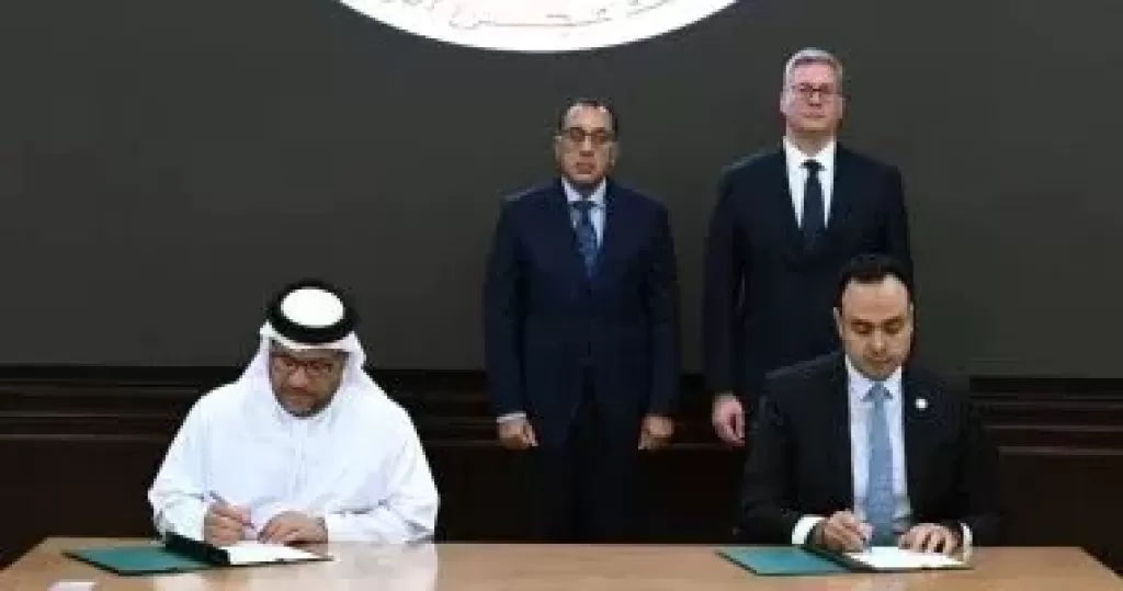 رئيس الوزراء خلال الاجتماع
