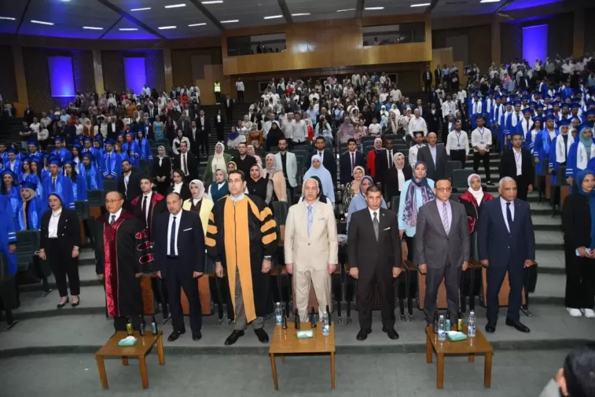 احتفاليه التخرج طلبه