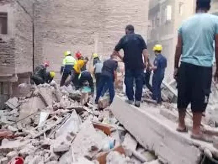 انهيار عقار حلمية الزيتون