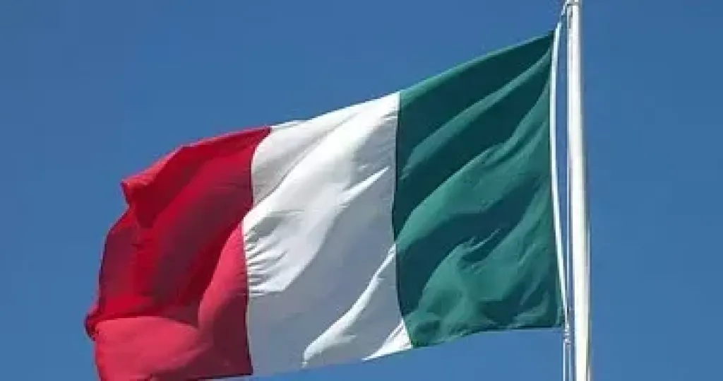 ايطاليا