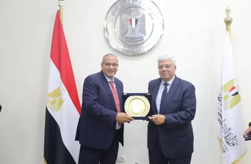 وزير التعليم العالي خلال التكريم