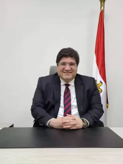  الدكتور أيمن فريد 