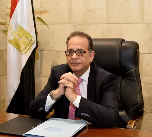 النائب طارق عبد العزيز 