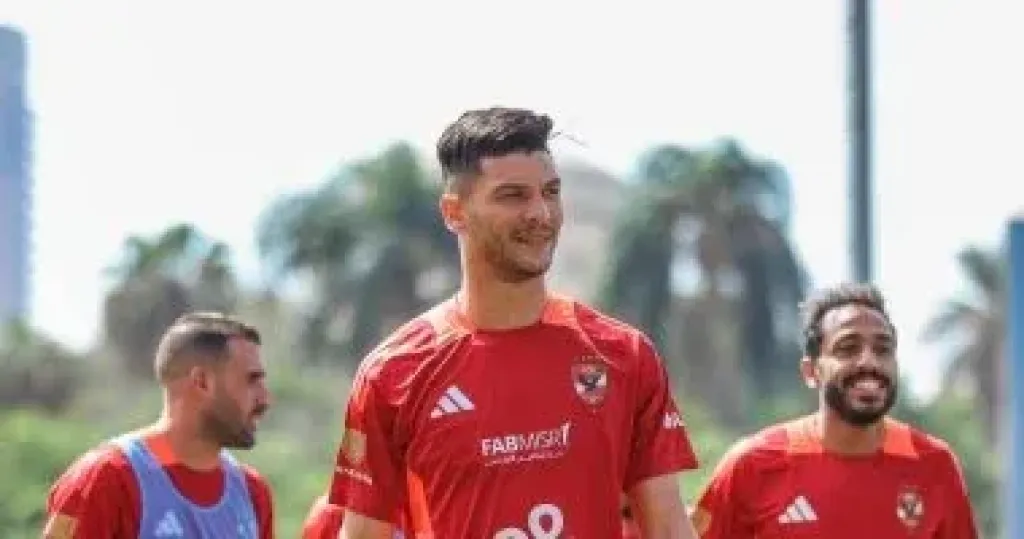 المغربى أشرف دارى مدافع فريق الأهلى