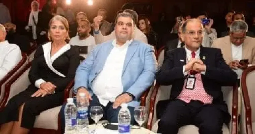سوسن بدر وأحمد فتحى فى افتتاح مهرجان VS-FILM للأفلام القصيرة