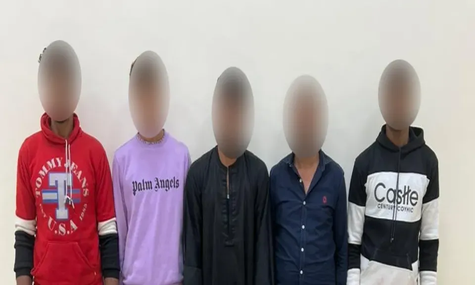ضبط 5 أشخاص للتعدى بالضرب على كلب ضال