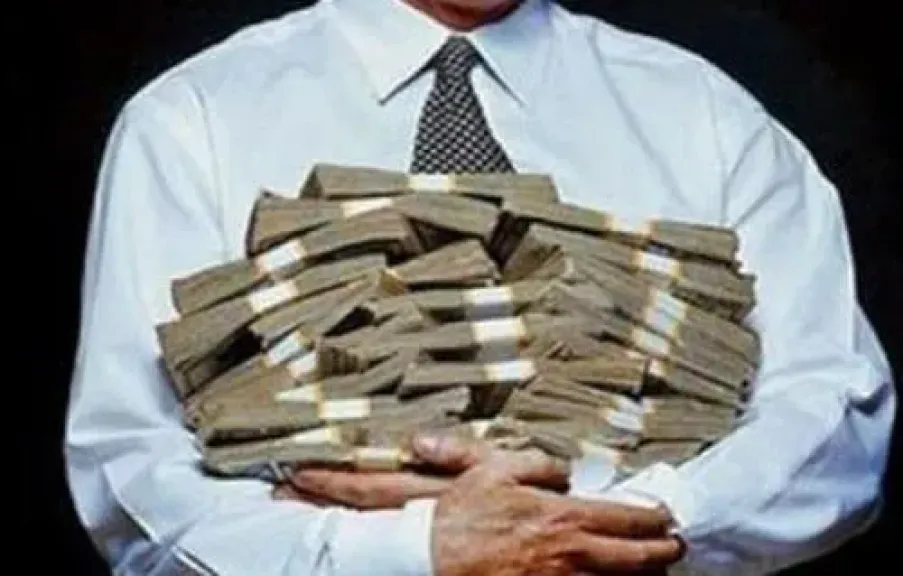 إختلاس وتهريب