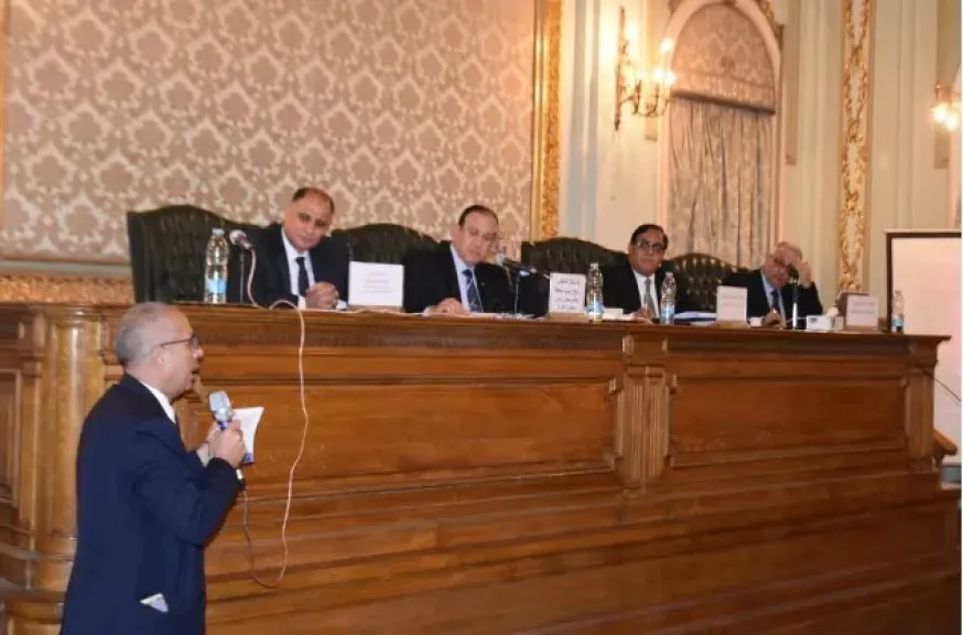 جانب من الندوة