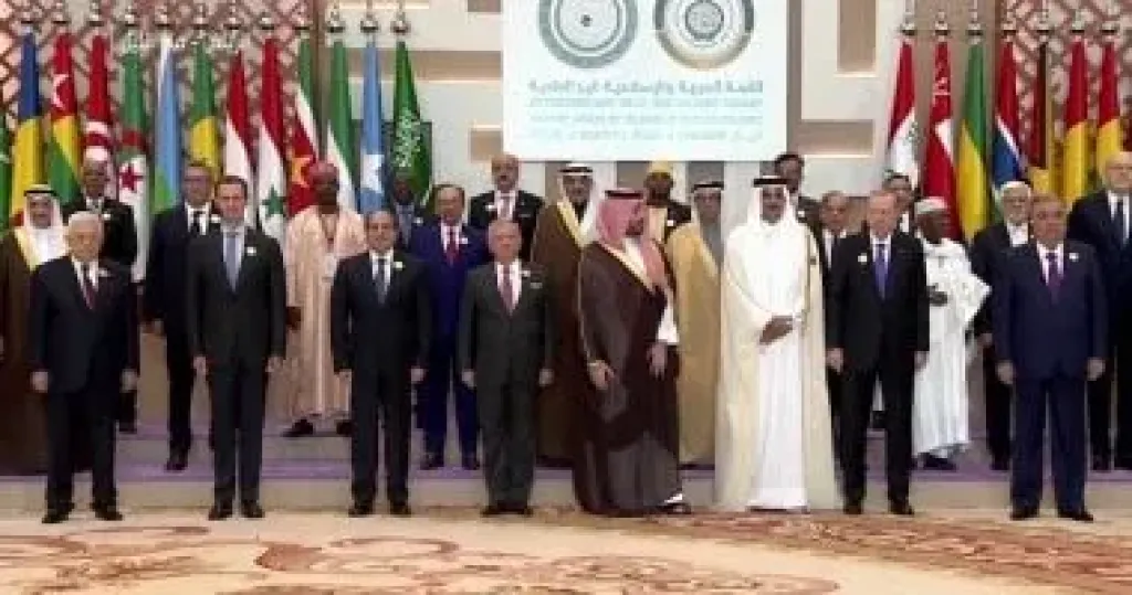 الرئيس السيسي يشارك فى صورة تذكارية