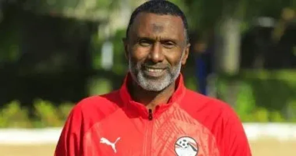 التوأم حسن يهنئ أحمد الكاس 