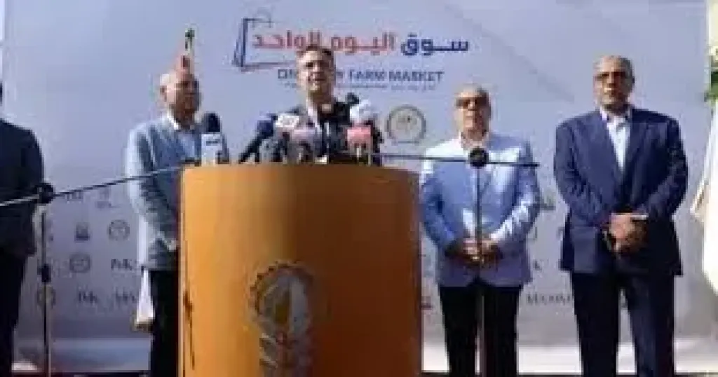 وزير التموين ومحافظ القاهرة 