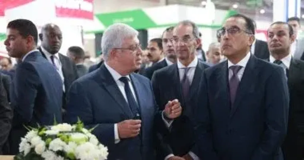 رئيس الوزراء ووزير التعليم العالى خلال معرض مصر الدولى للتكنولوجيا