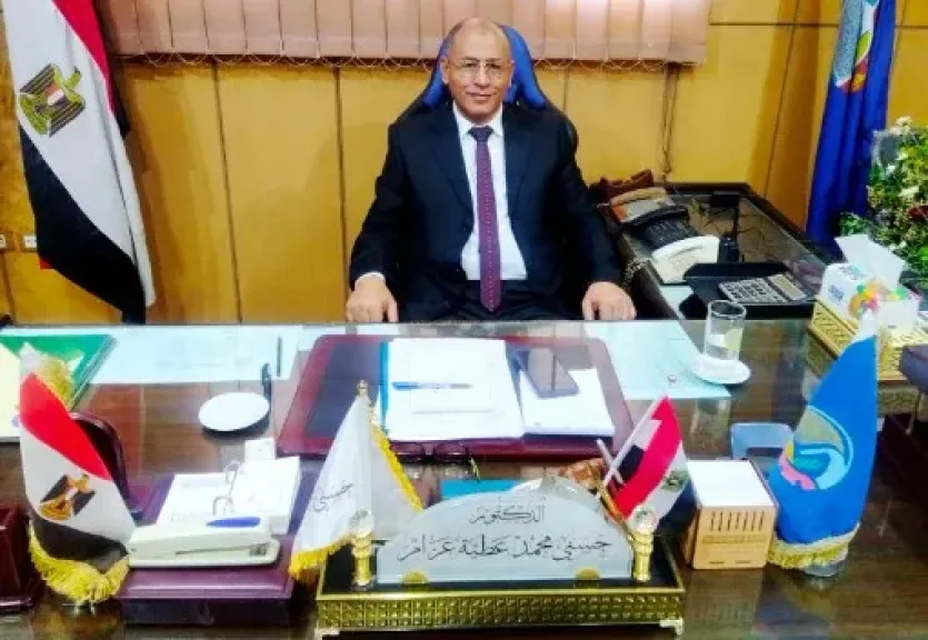 الدكتور حسنى عطية عزام 