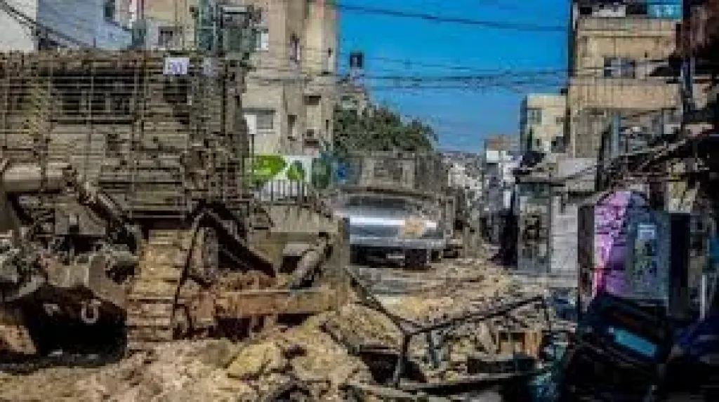 الجرافات الإسرائيلية وتدمير للبنية التحتية في جنين
