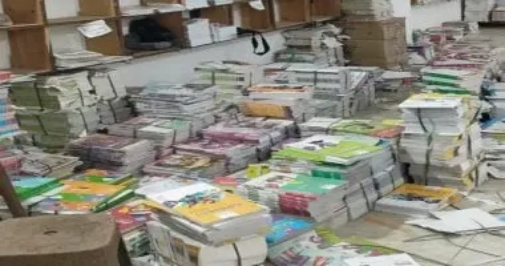 ضبط كتب دراسية محظور تداولها - أرشيفية