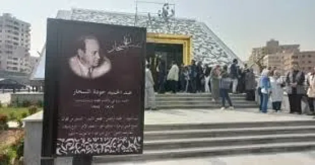  مكتبة "ن السحار" بمحور شينزو آبى 