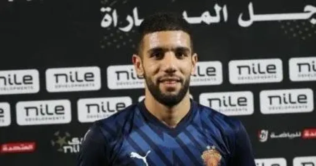 الجزائرى أحمد القندوسى لاعب نادى سيراميكا