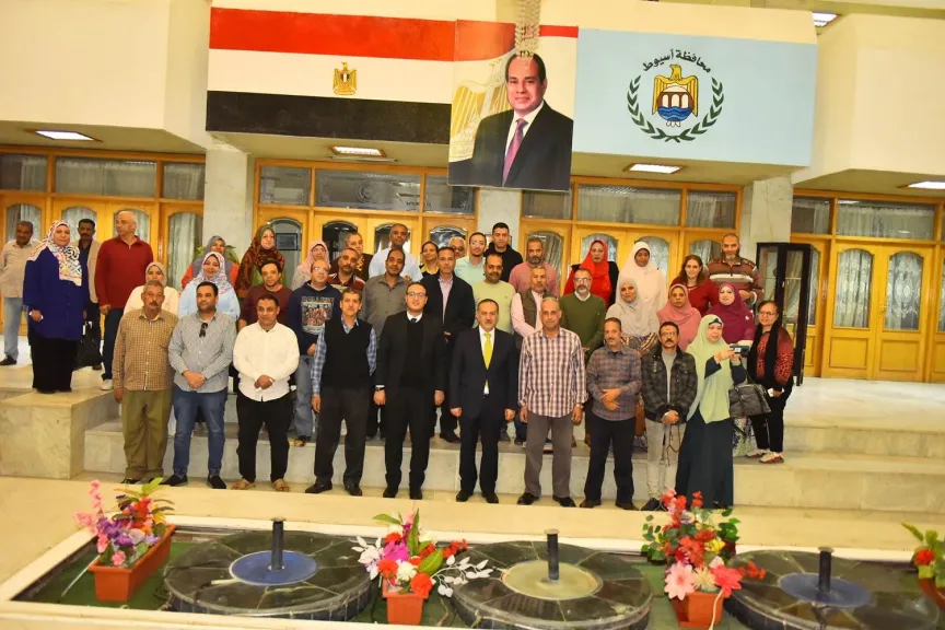 محافظ أسيوط 