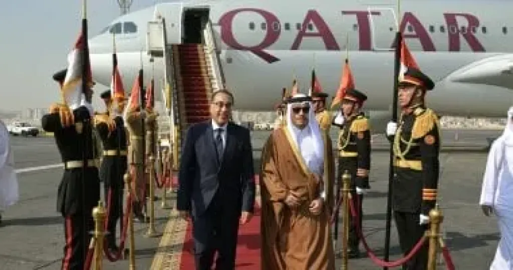 مصطفى مدبولى خلال استقبال نظيره القطرى