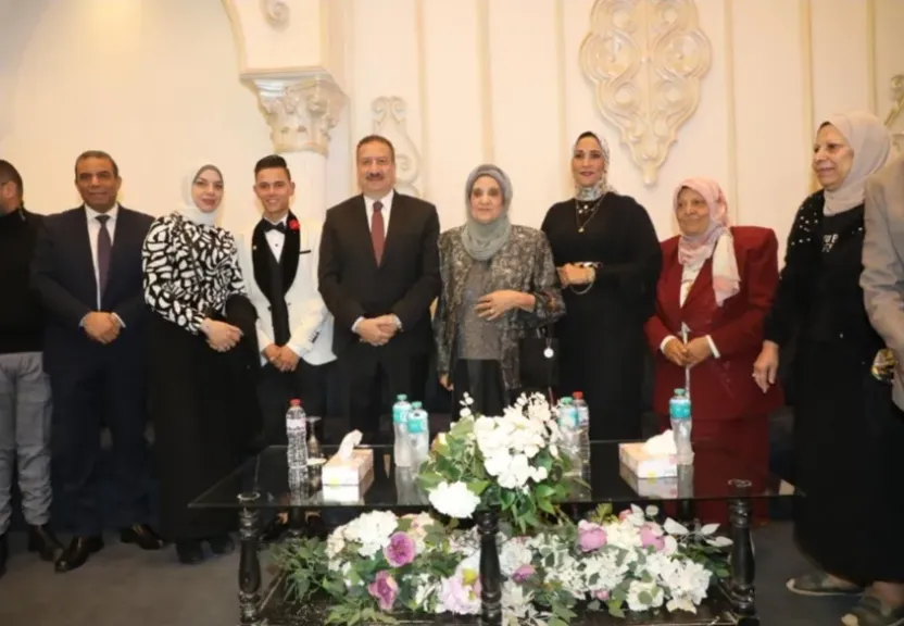 المحافظ خلال حفل الزفاف 
