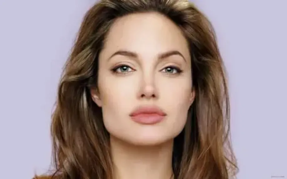  أنجلينا جولى
